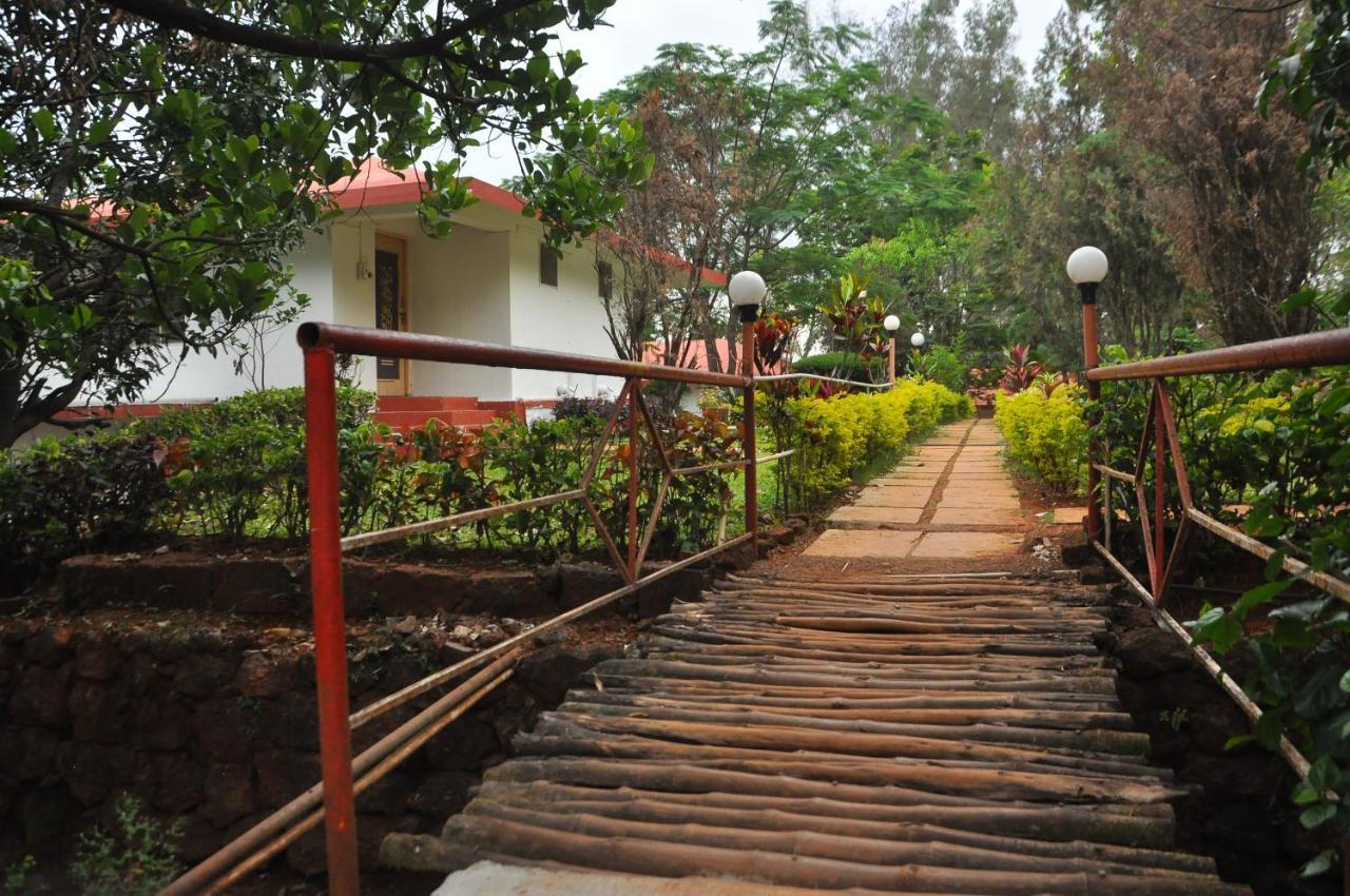 Koyna Lake Resort Koynanagar Exteriör bild