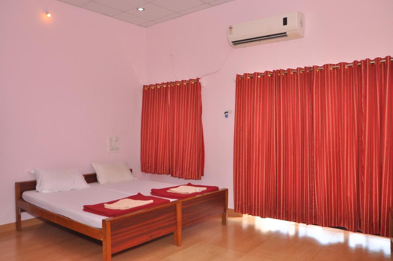 Koyna Lake Resort Koynanagar Exteriör bild